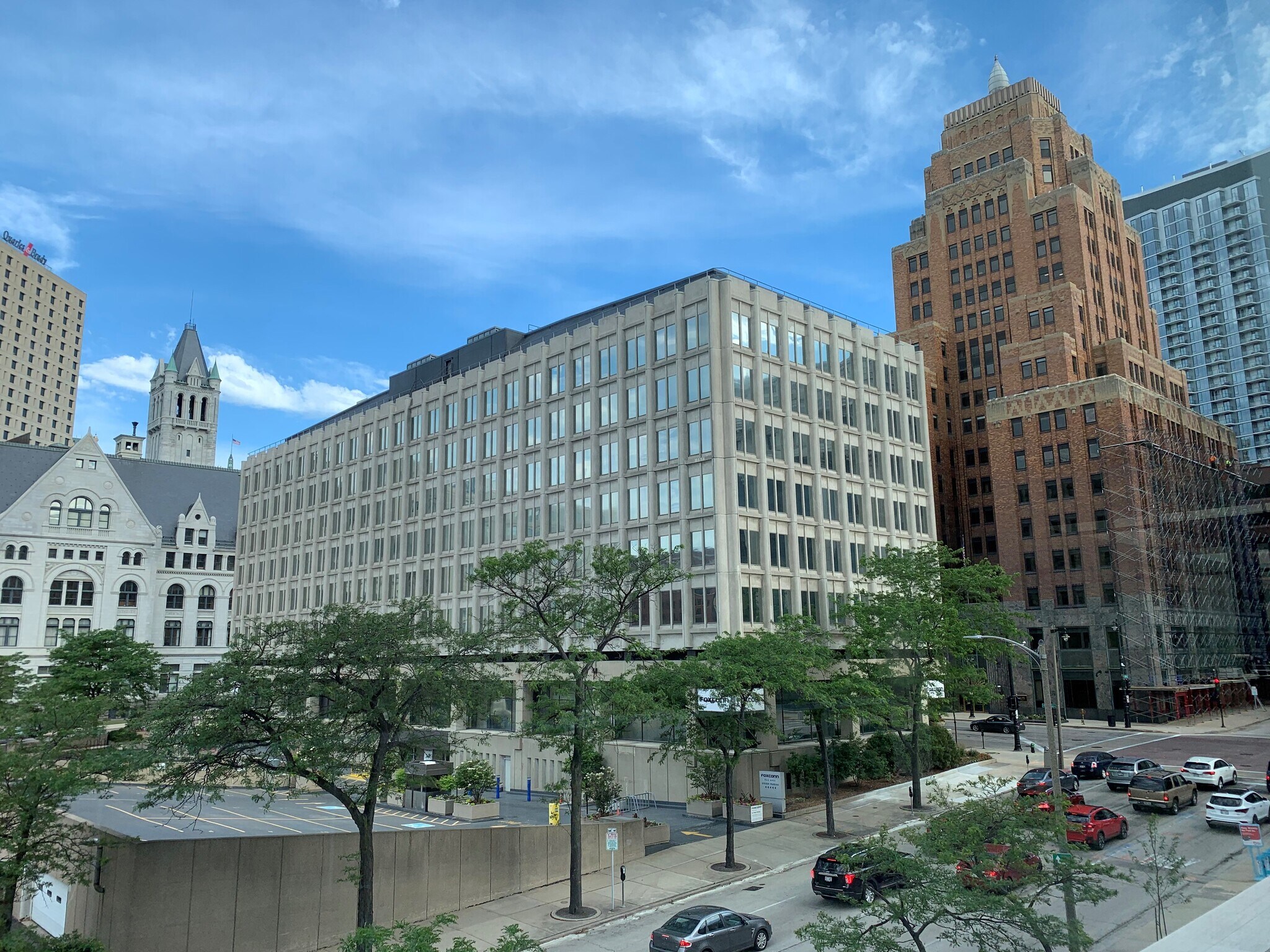 611 E Wisconsin Ave, Milwaukee, WI à louer Photo du bâtiment- Image 1 de 8