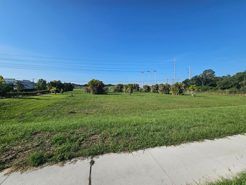 E Shell Point Rd, Ruskin, FL à louer - Photo du bâtiment - Image 3 de 10