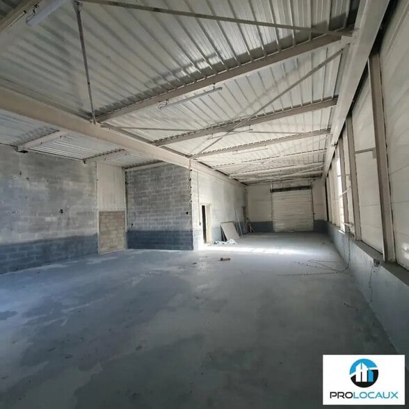 Flex in Saint-Martin-le-Vinoux for lease - Interior Photo - Image 2 of 6