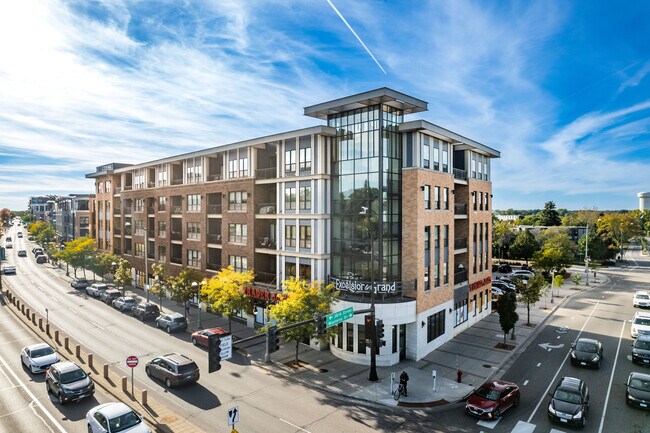 Plus de détails pour 4500 Excelsior Blvd, Saint Louis Park, MN - Multi-résidentiel à vendre