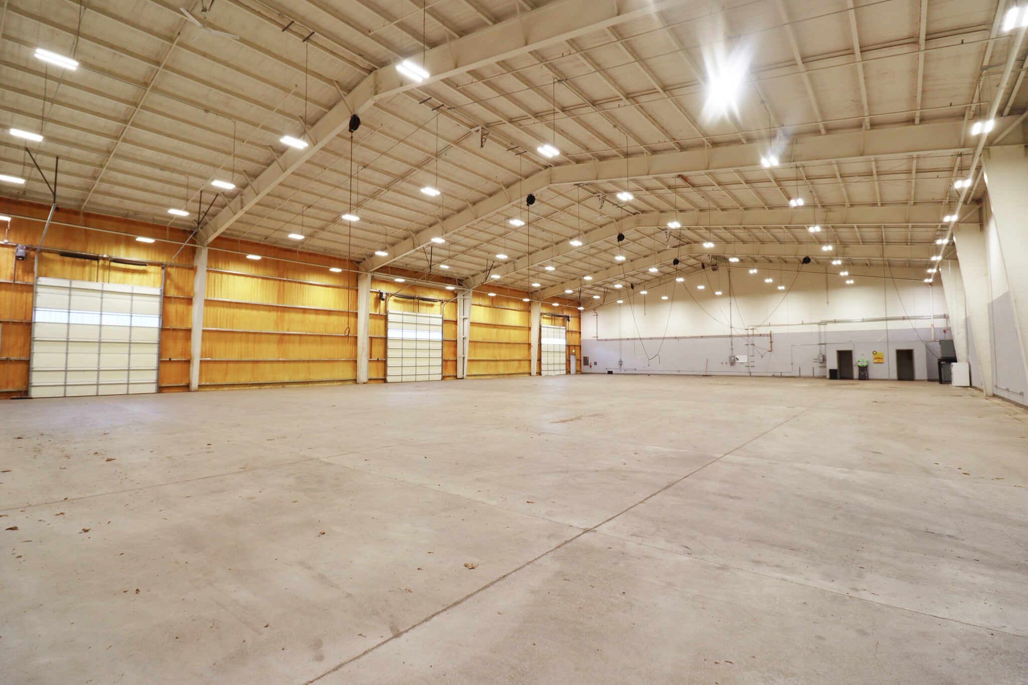 1480 W 3rd Pl, Eugene, OR for lease Interior Photo- Image 1 of 4