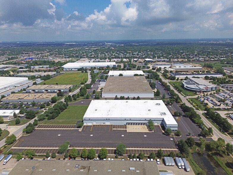 155 Fort Hill Dr, Naperville, IL à louer - Photo du bâtiment - Image 2 de 3