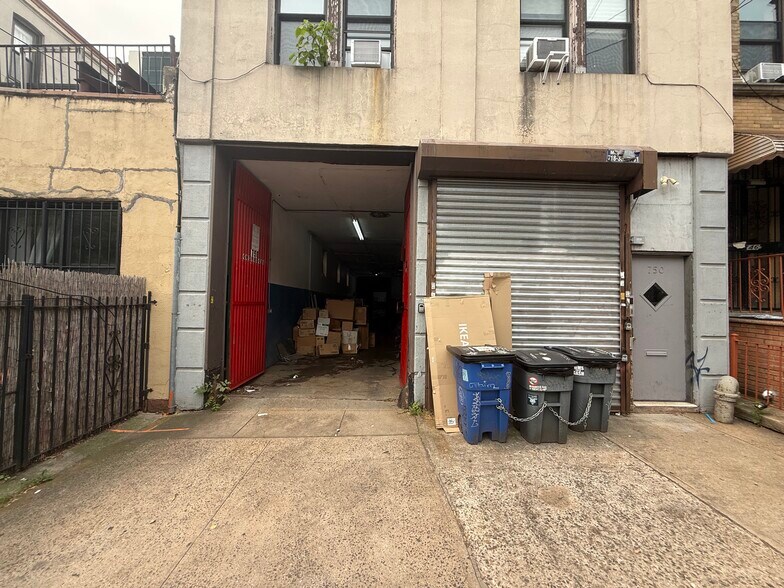 750 Onderdonk Ave, Flushing, NY à louer - Photo du bâtiment - Image 2 de 5