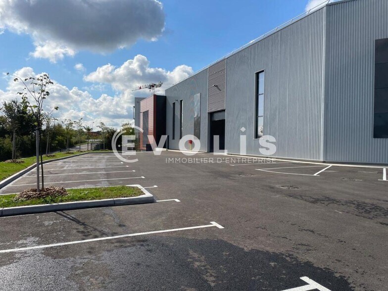 45 Boucle De La Ramée, Saint-Quentin-Fallavier à vendre - Photo du bâtiment - Image 2 de 8