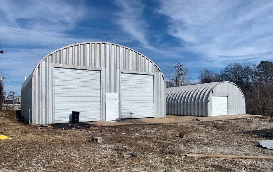 5850 Jackson Ave, Saint Louis, MO for lease - Building Photo - Image 1 of 2