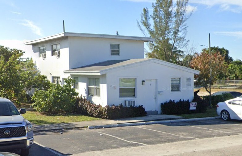 3744 W Hallandale Beach Blvd, Pembroke Park, FL for sale - Building Photo - Image 2 of 5