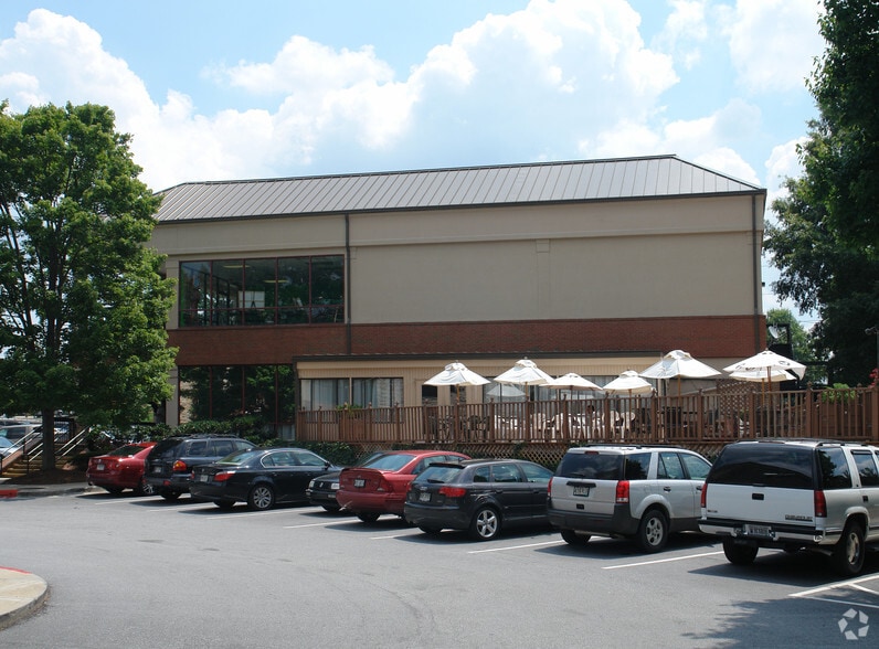 4920 B NE Roswell Rd, Atlanta, GA for lease - Building Photo - Image 2 of 4