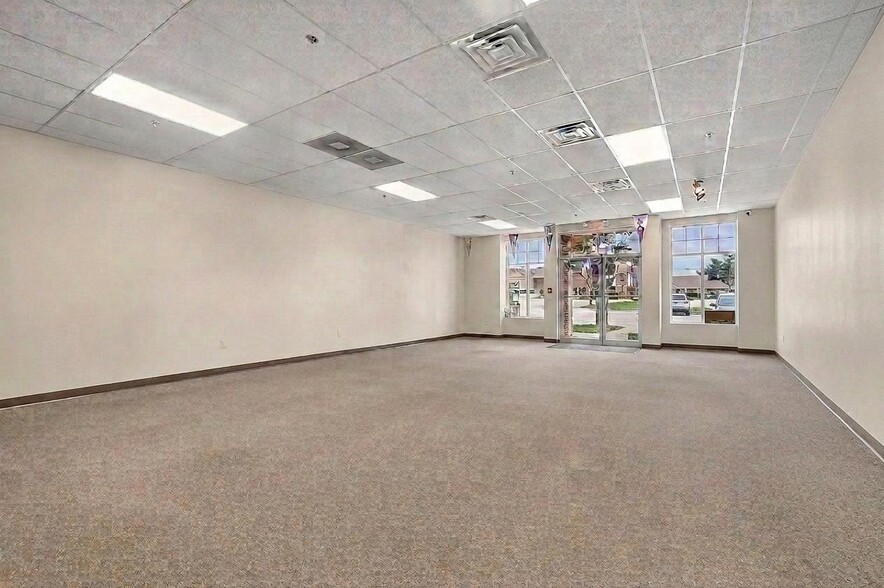 100-140 N Washington St, Green Bay, WI for lease - Building Photo - Image 3 of 8