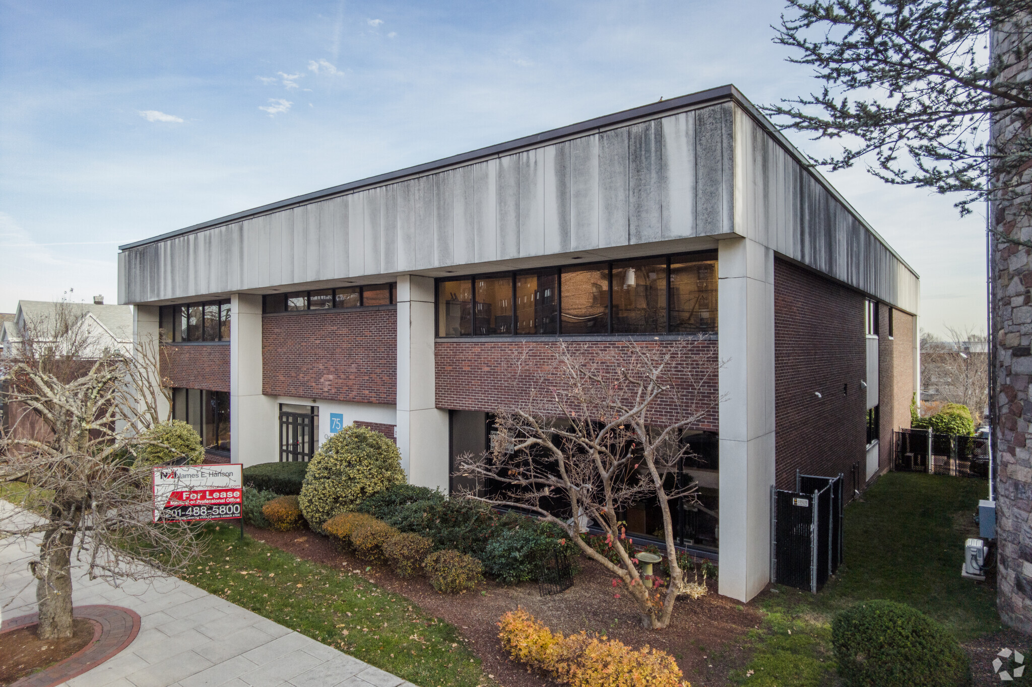 75 Orient Way, Rutherford, NJ à vendre Photo du bâtiment- Image 1 de 1