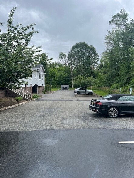 580 State Rt 23, Pompton Plains, NJ à louer - Photo du bâtiment - Image 3 de 7