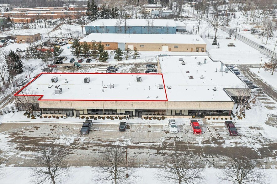 13390 York Rd, North Royalton, OH à vendre - Photo du bâtiment - Image 2 de 4