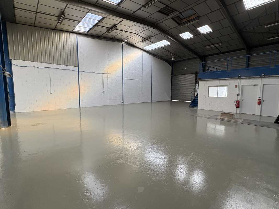 Flex in Chassieu for lease Interior Photo- Image 1 of 13