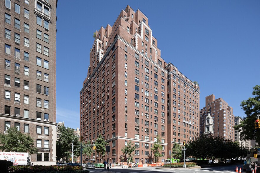 1120 Park Ave, New York, NY à vendre - Photo du bâtiment - Image 3 de 5