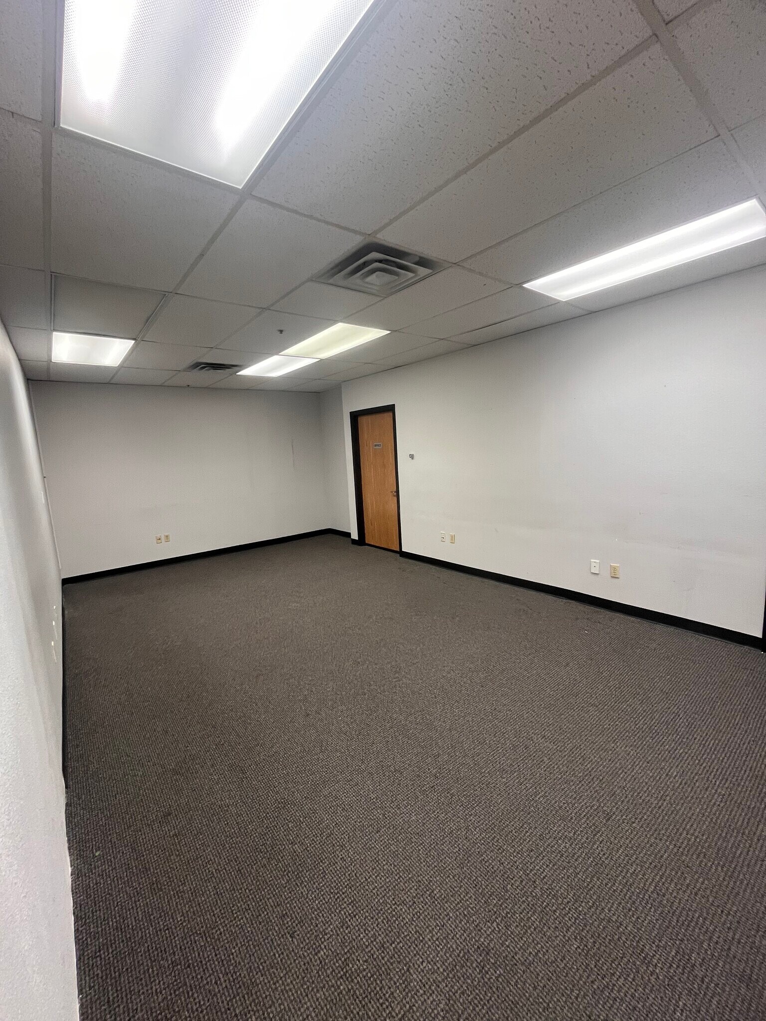 2755-2795 E Desert Inn Rd, Las Vegas, NV à louer Photo intérieure- Image 1 de 5