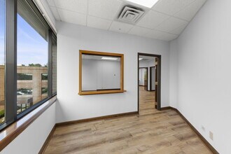 290-300 S County Farm Rd, Wheaton, IL for lease Interior Photo- Image 2 of 3