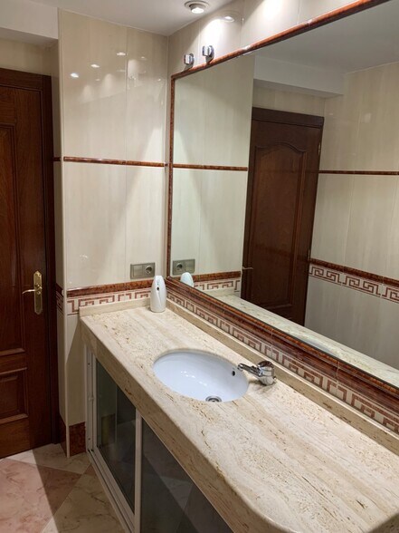 Bureau dans Cáceres, Cáceres à louer - Photo du bâtiment - Image 3 de 7