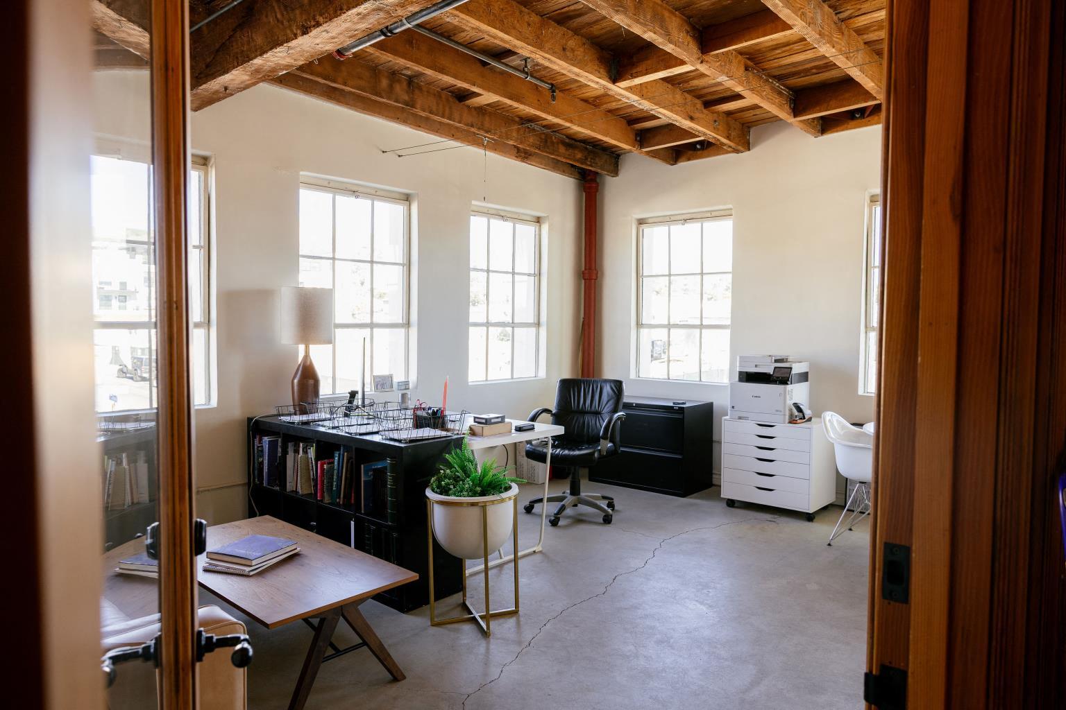 305 S Kalorama St, Ventura, CA for lease Interior Photo- Image 1 of 11