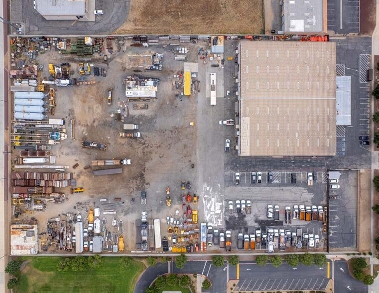 924 W Rialto Ave, Rialto, CA for lease - Building Photo - Image 2 of 11