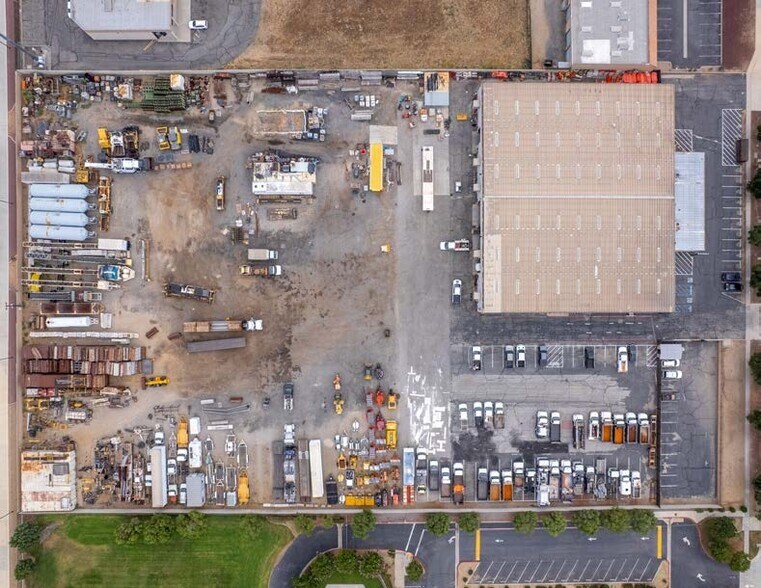 924 W Rialto Ave, Rialto, CA à louer - Photo du bâtiment - Image 2 de 11