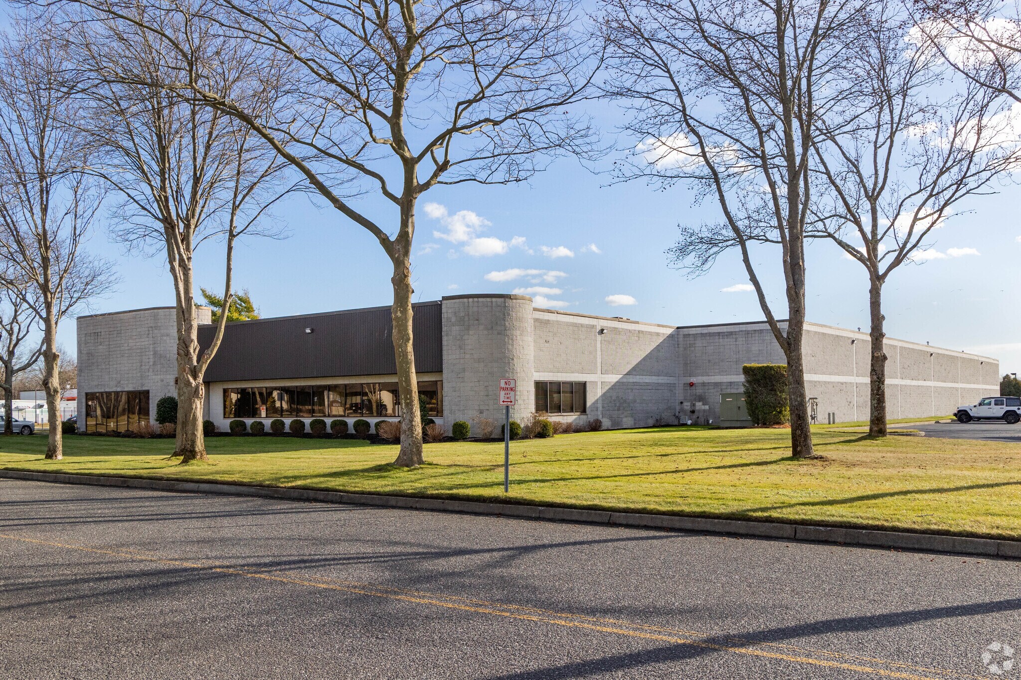 100 Colin Dr, Holbrook, NY for sale Primary Photo- Image 1 of 41