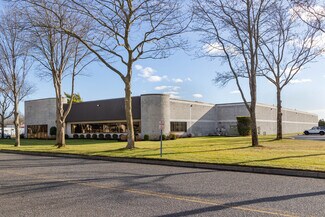 Plus de détails pour 100 Colin Dr, Holbrook, NY - Industriel à vendre