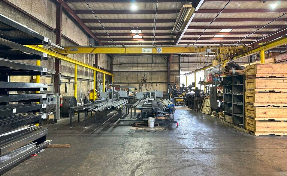 300 Industrial Blvd, Mansfield, TX à louer - Photo du bâtiment - Image 2 de 9