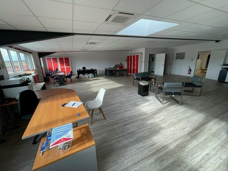 Flex in Martignas-sur-Jalle for sale - Interior Photo - Image 2 of 12