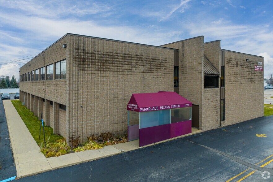 12701 Telegraph Rd, Taylor, MI à louer - Photo du bâtiment - Image 1 de 8