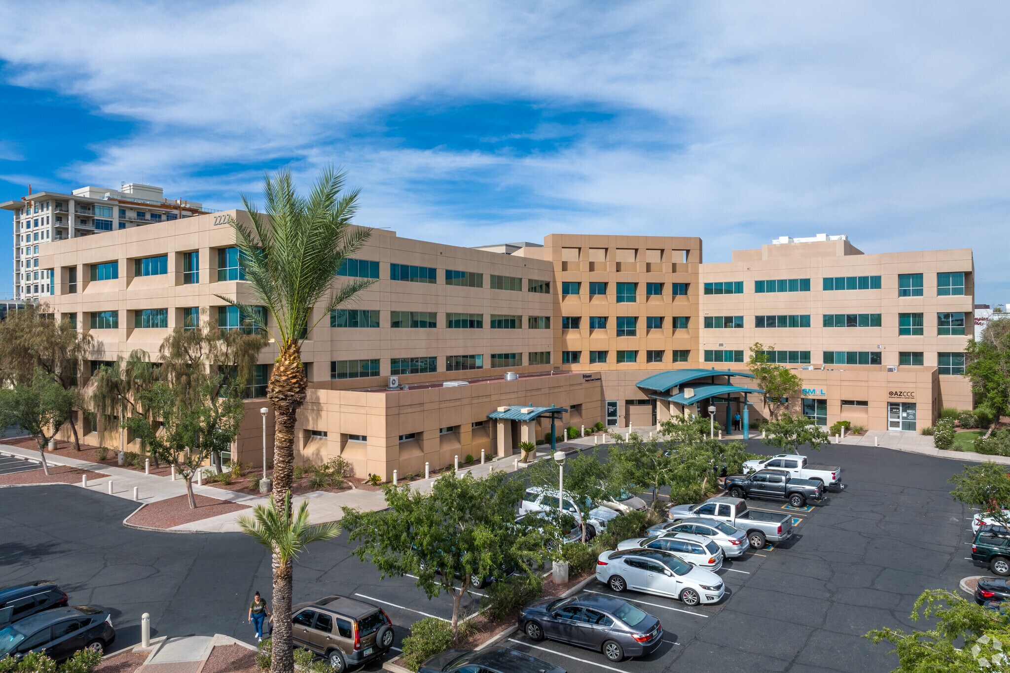 2222 E Highland Ave, Phoenix, AZ à louer Photo du bâtiment- Image 1 de 17