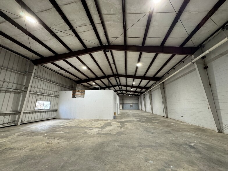 126 Industrial Ave, New Orleans, LA à louer - Photo du bâtiment - Image 3 de 9