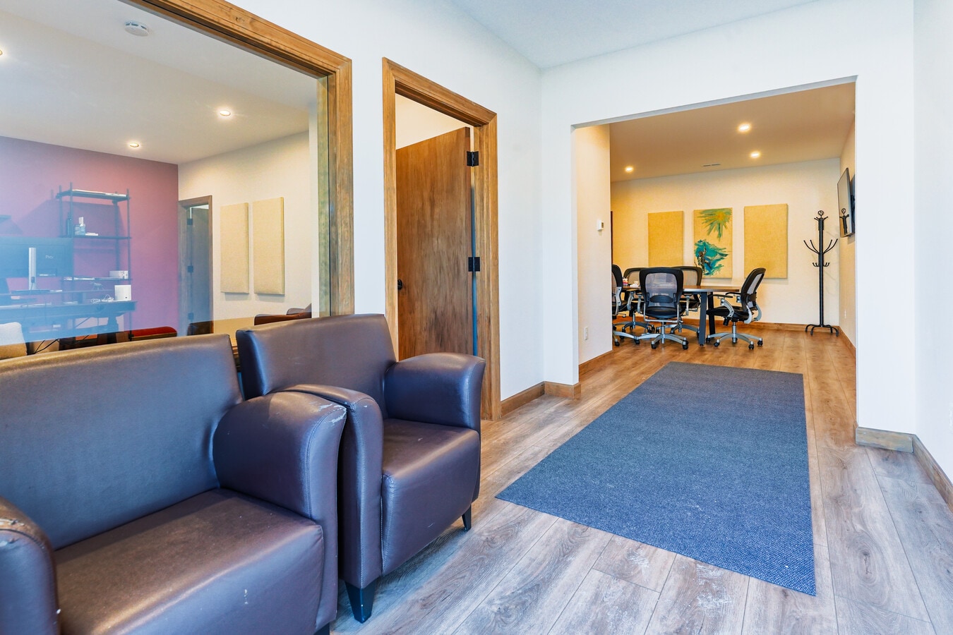 430 Commerce Ln, West Berlin, NJ 08091 - Unité B -  - Photo intérieure - Image 1 of 17