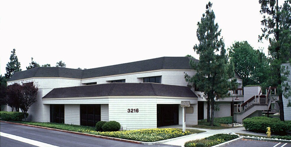 Rosemead Springs Office Park portefeuille de 7 propriétés à vendre sur LoopNet.ca - Photo du bâtiment - Image 2 de 12