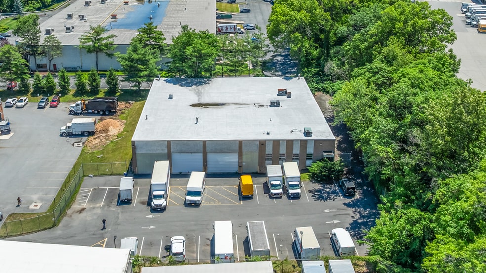 107 Fairview Pk Dr, Elmsford, NY à vendre - Photo du bâtiment - Image 3 de 4