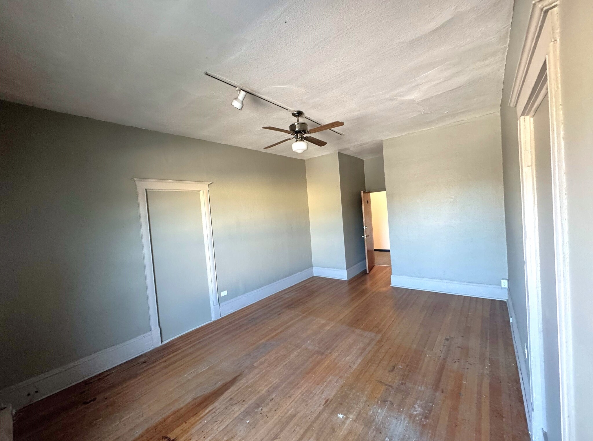 76 Broadway, Denver, CO à louer Photo intérieure- Image 1 de 3