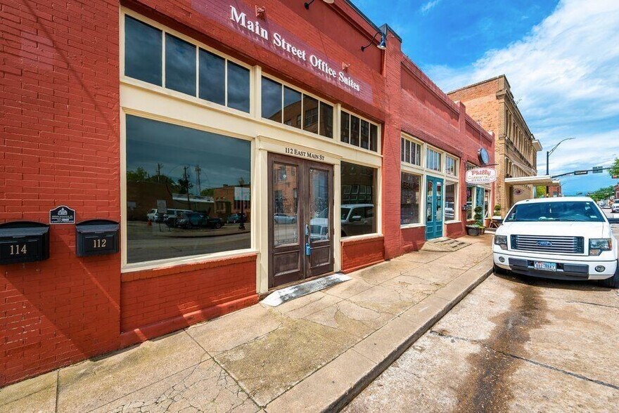 112 E Main St, Waxahachie, TX à louer - Photo du bâtiment - Image 2 de 12