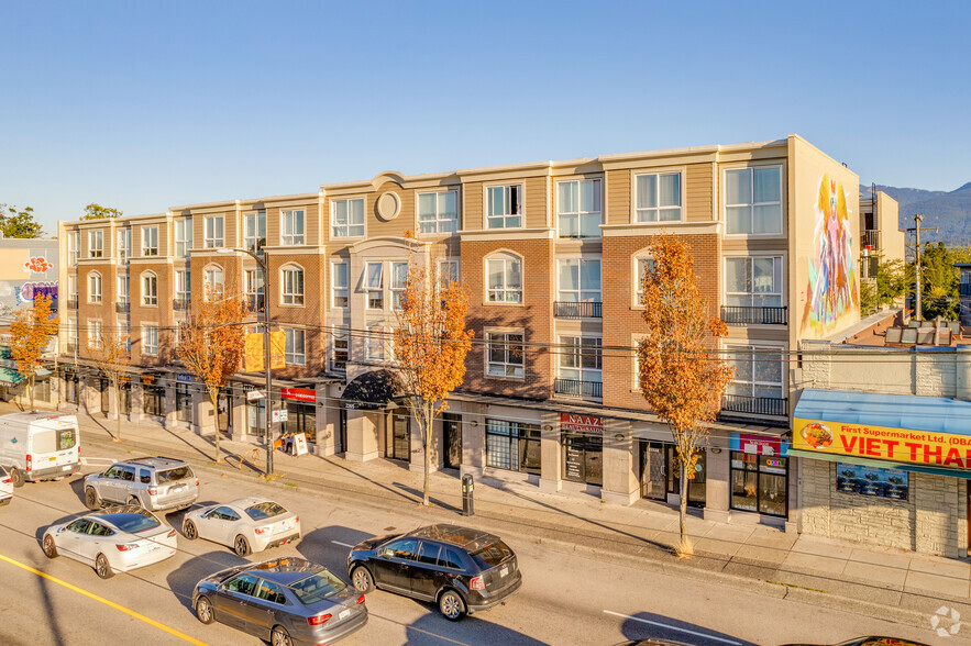 2255-2281 E Hastings St, Vancouver, BC for lease - Primary Photo - Image 1 of 5