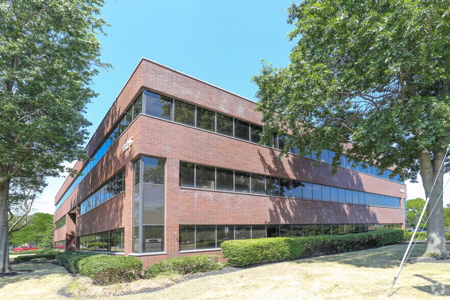 825 Georges Rd, North Brunswick, NJ à louer - Photo du bâtiment - Image 1 de 4