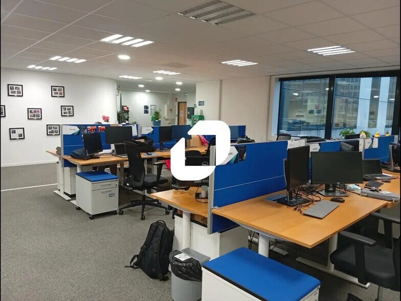 Bureau dans Grenoble à louer - Photo du bâtiment - Image 3 de 9