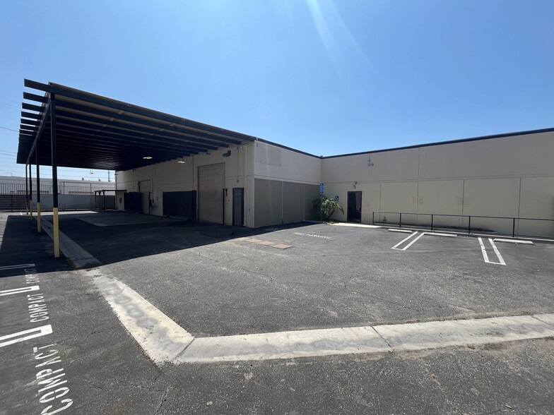 7946 Alabama Ave, Canoga Park, CA for lease - Building Photo - Image 1 of 7
