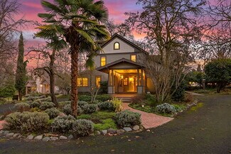 Plus de détails pour 668 N Main St, Ashland, OR - Services hôteliers à vendre