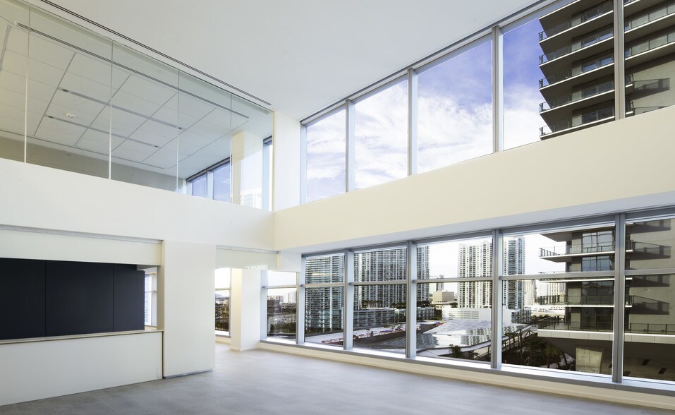 98 SE 7th St, Miami, FL à louer - Photo intérieure - Image 3 de 10