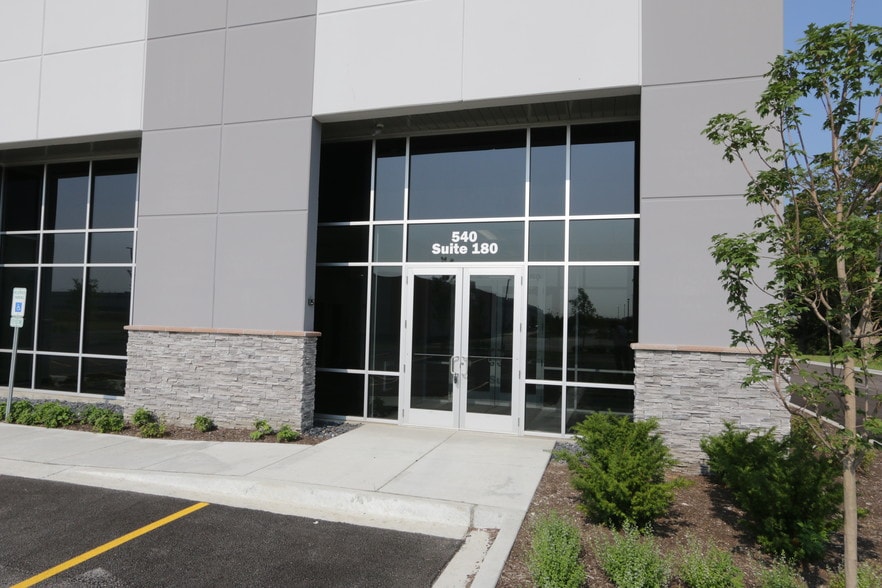 540 Frontenac Ct, Naperville, IL for lease - Building Photo - Image 2 of 9