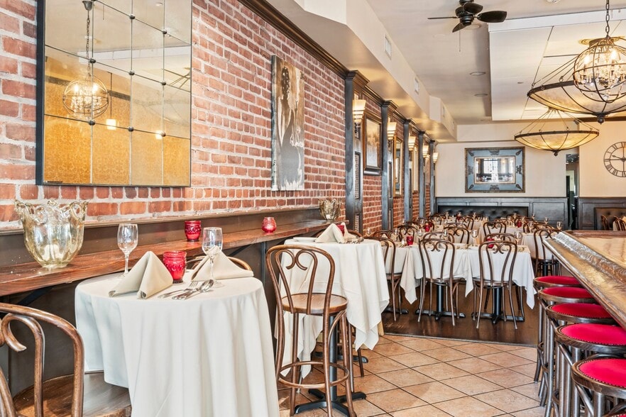 400 New York Ave, Huntington, NY for sale - Building Photo - Image 3 of 13