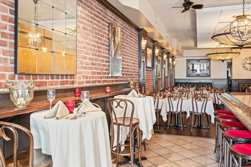 400 New York Ave, Huntington, NY à vendre - Photo du bâtiment - Image 3 de 13