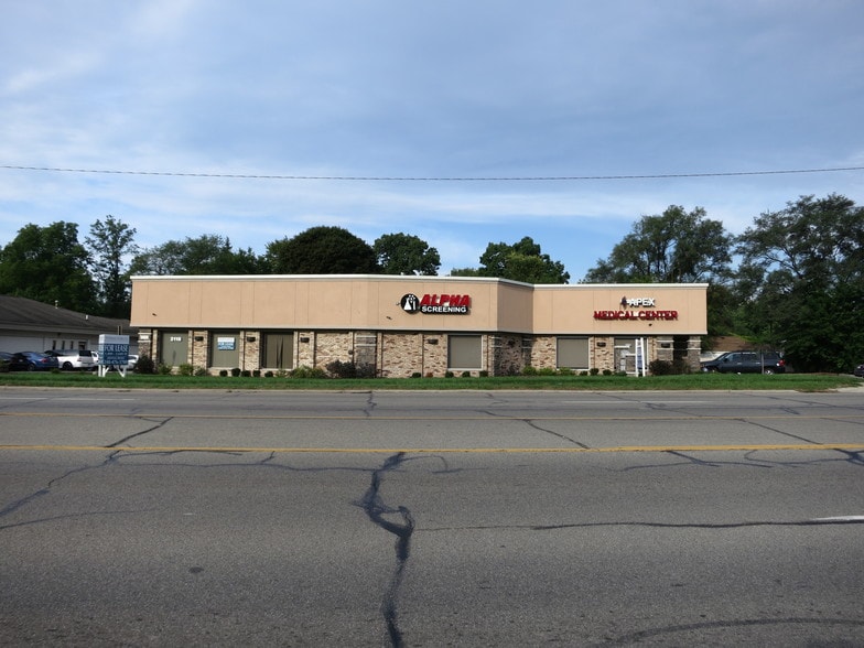 2066-2118 S Wayne Rd, Westland, MI for lease - Building Photo - Image 3 of 5