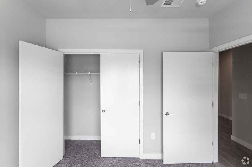 1430 Broad Ripple Ave, Indianapolis, IN for lease - Interior Photo - Image 2 of 27
