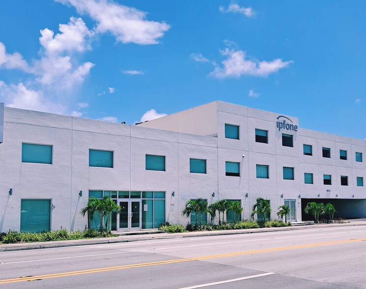 1005 NE 125th St, North Miami, FL à louer - Photo du bâtiment - Image 1 de 10