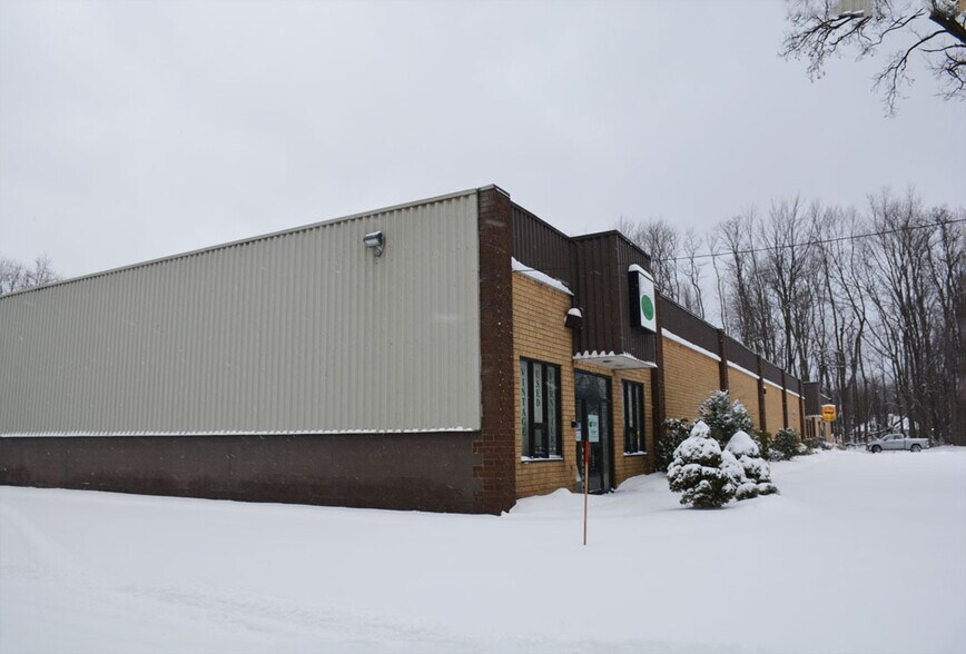 950 Erie Rd, Eastlake, OH à vendre - Photo du bâtiment - Image 2 de 5