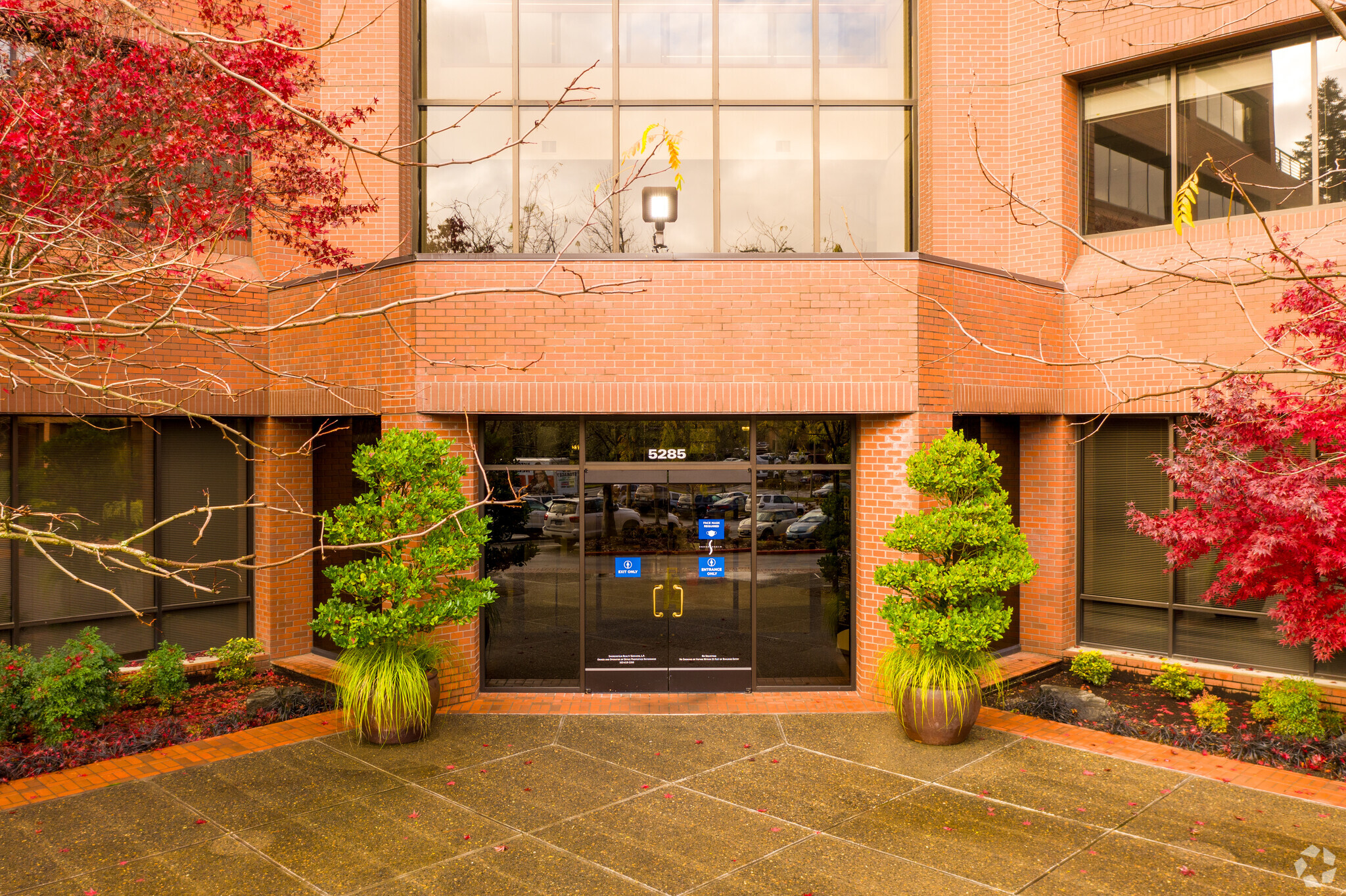 5285 Meadows Rd, Lake Oswego, OR for lease Building Photo- Image 1 of 3