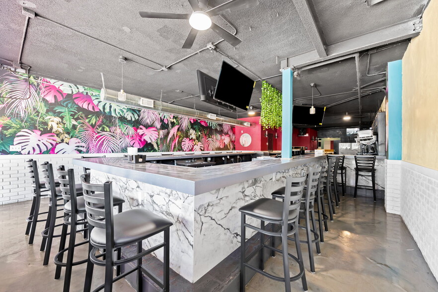 2731-2739 E Oakland Park Blvd, Fort Lauderdale, FL for sale - Interior Photo - Image 1 of 1